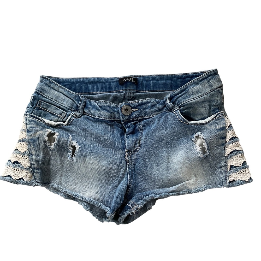 Rue21 Womens Distressed Denim Shorts Light‎ Wash Crochet Lace Inset Size 3/4